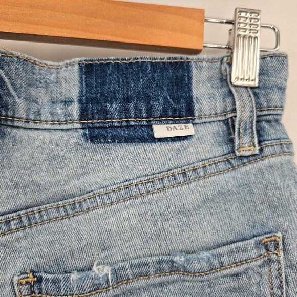 DAZE Women's Distressed Frayed Hem Button Fly High Rise Denim Jean Shorts Sz 25 - Picture 6 of 13